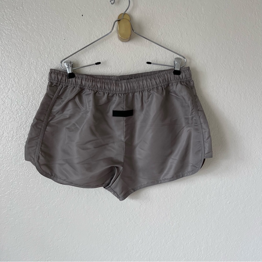 NWT Fear of God ESSENTIALS running shorts size XL - Picture 2 of 10